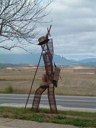 statue de plerin  l'entre de Miranda del Ebro